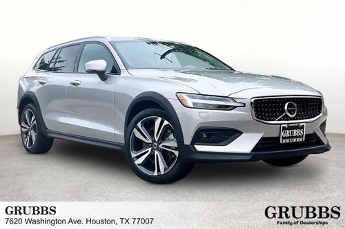 2025 Volvo V60 Cross Country B5 Plus