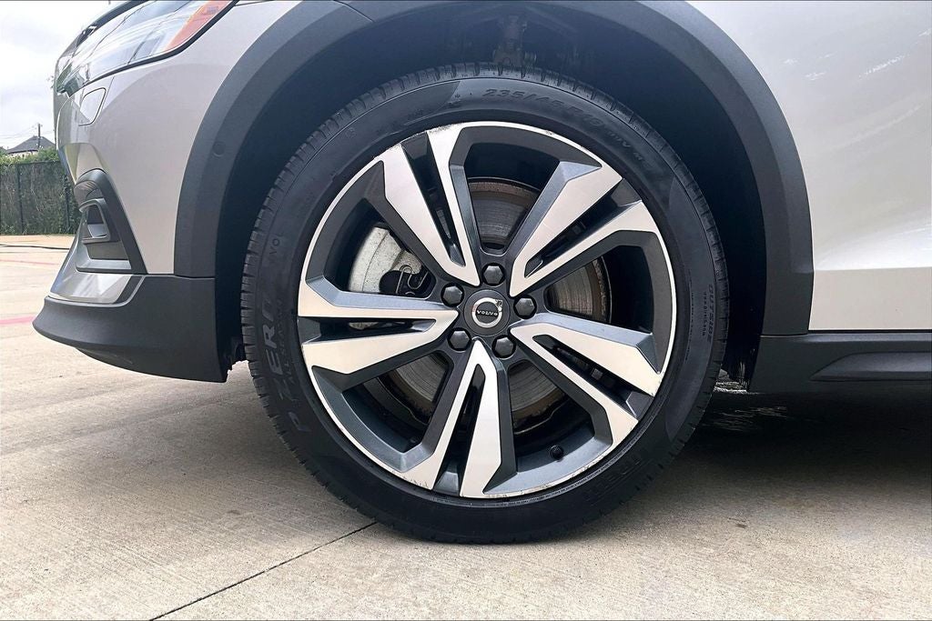 2025 Volvo V60 Cross Country B5 Plus