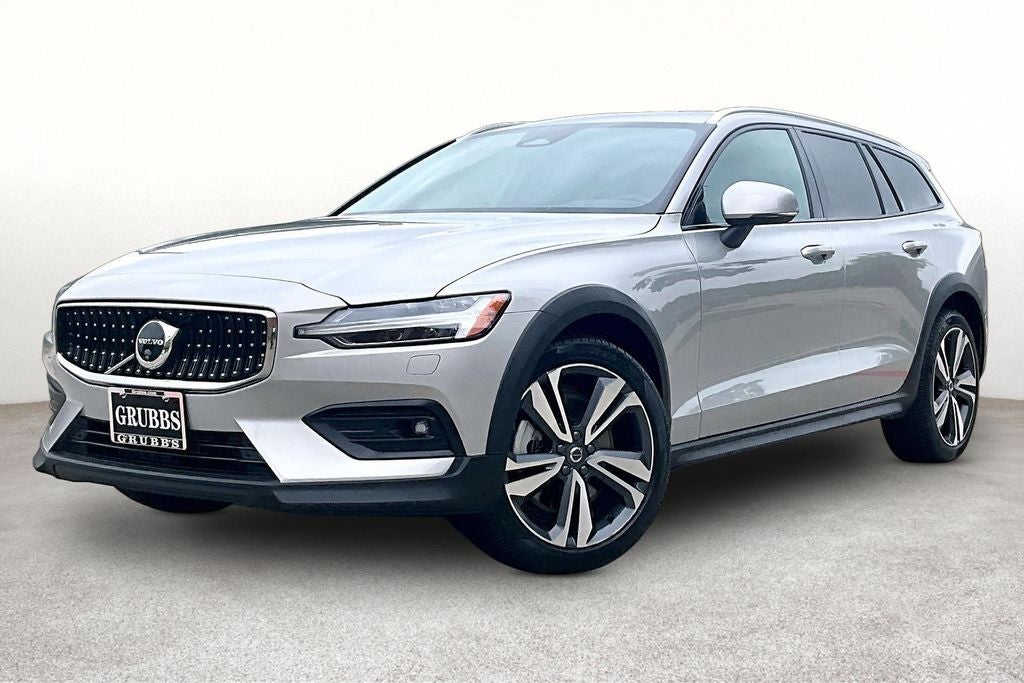 2025 Volvo V60 Cross Country B5 Plus