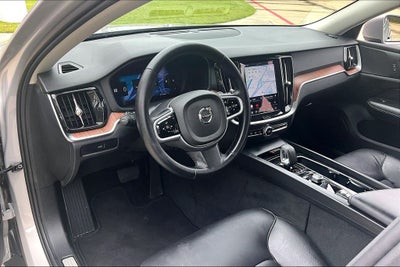 2025 Volvo V60 Cross Country B5 Plus
