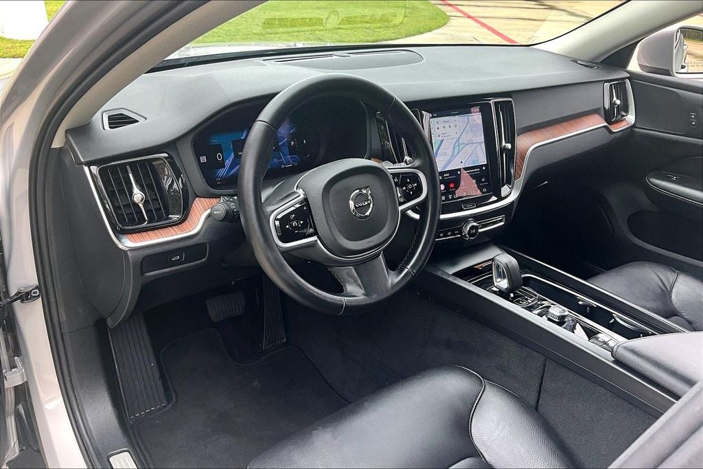 2025 Volvo V60 Cross Country B5 Plus