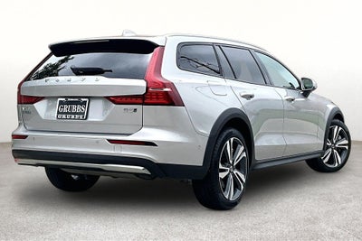 2025 Volvo V60 Cross Country B5 Plus