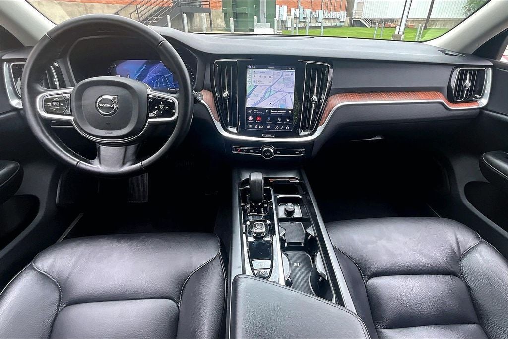 2025 Volvo V60 Cross Country B5 Plus
