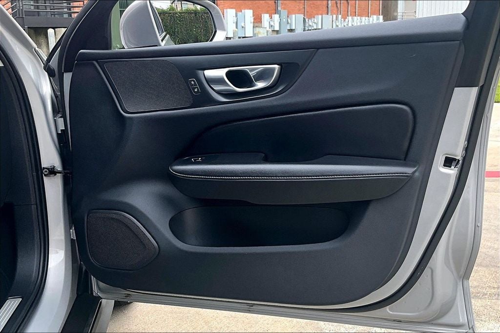 2025 Volvo V60 Cross Country B5 Plus