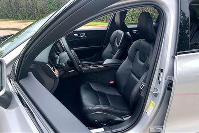 2025 Volvo V60 Cross Country B5 Plus