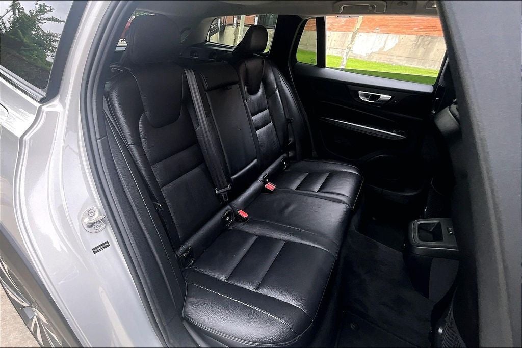 2025 Volvo V60 Cross Country B5 Plus
