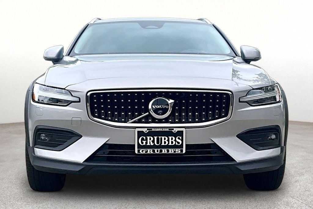 2025 Volvo V60 Cross Country B5 Plus