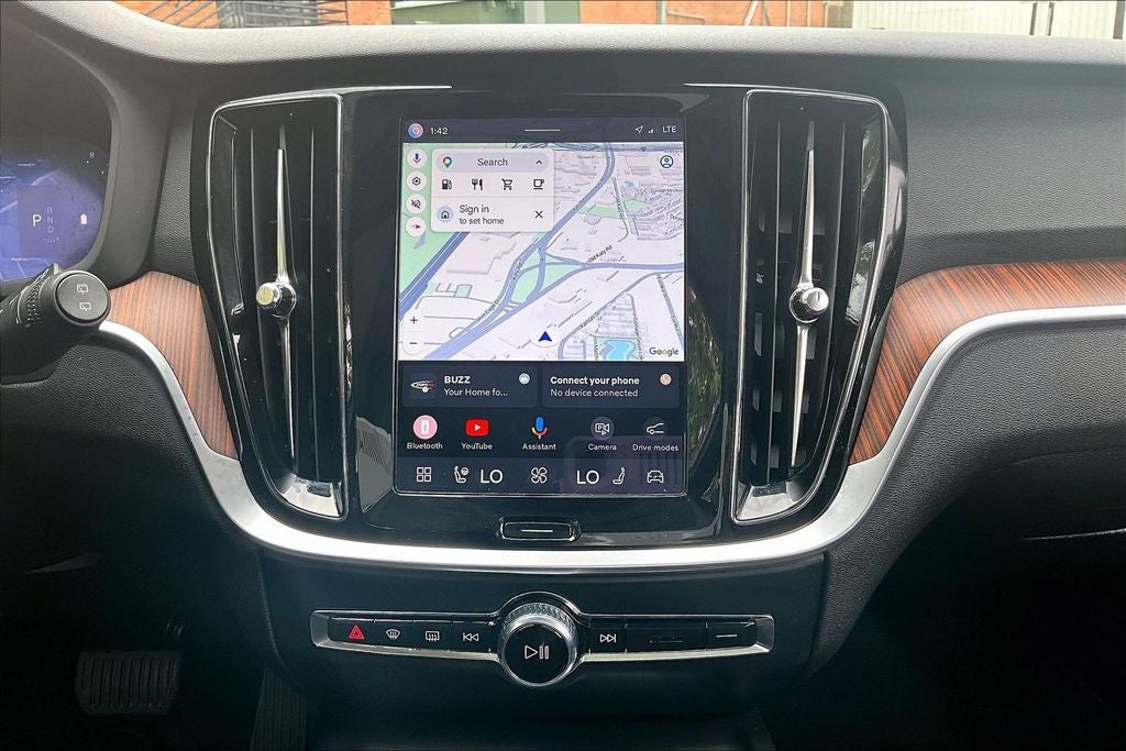 2025 Volvo V60 Cross Country B5 Plus