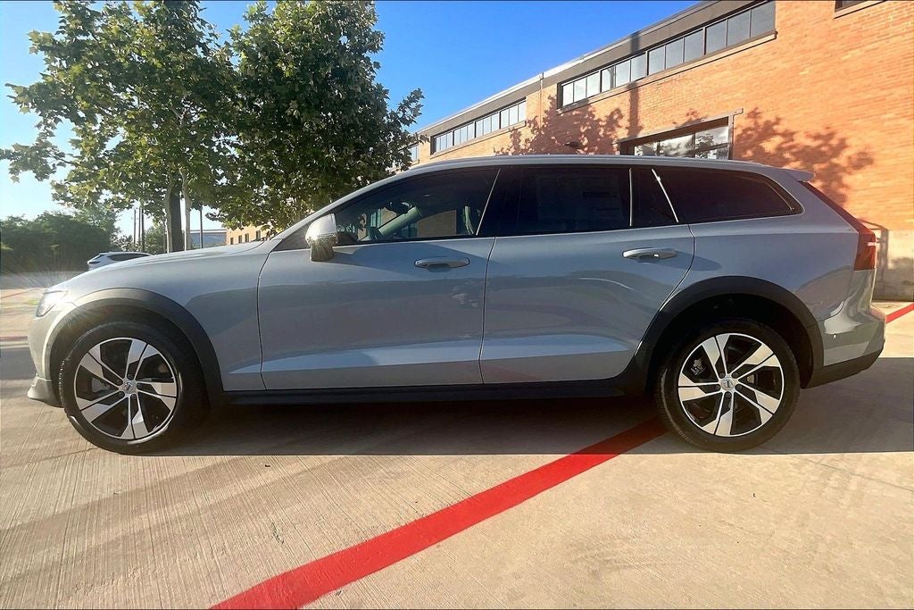2026 Volvo V60 Cross Country B5 Plus