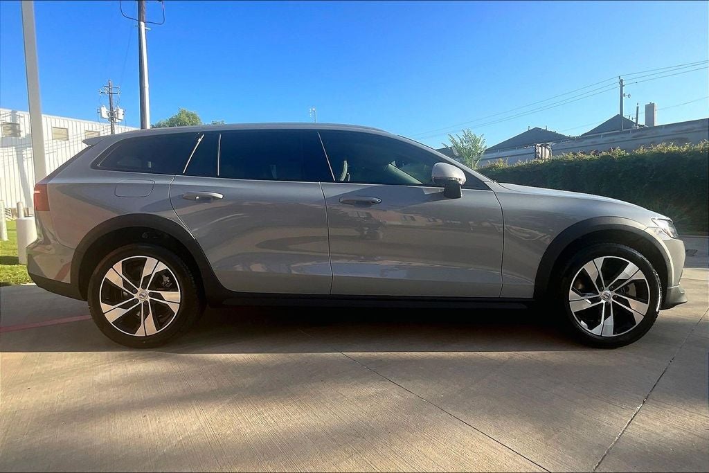 2026 Volvo V60 Cross Country B5 Plus