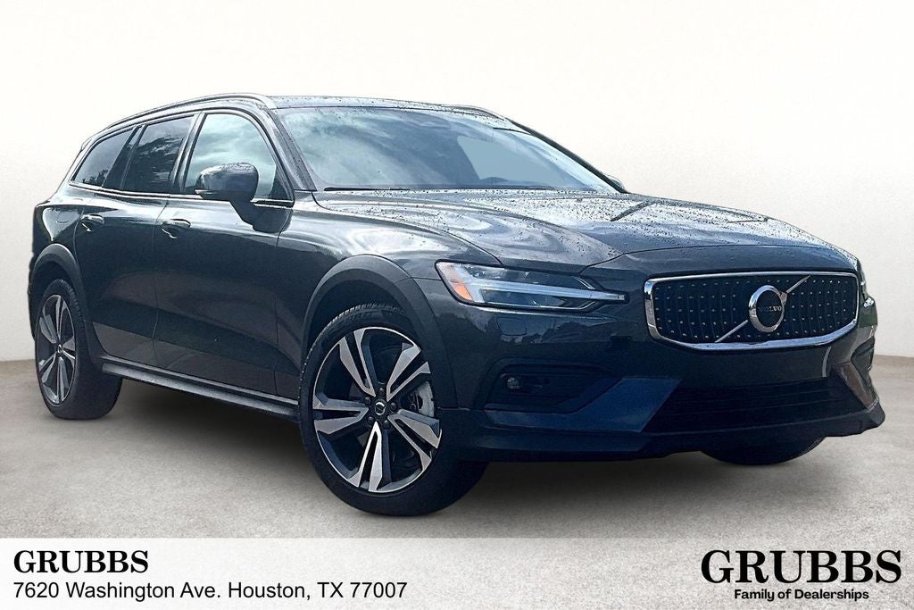 2025 Volvo V60 Cross Country B5 Plus
