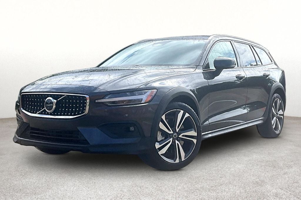 2025 Volvo V60 Cross Country B5 Plus
