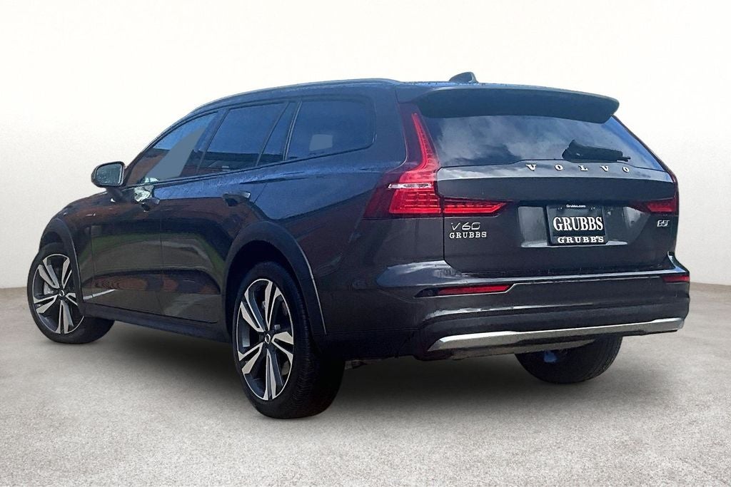 2025 Volvo V60 Cross Country B5 Plus