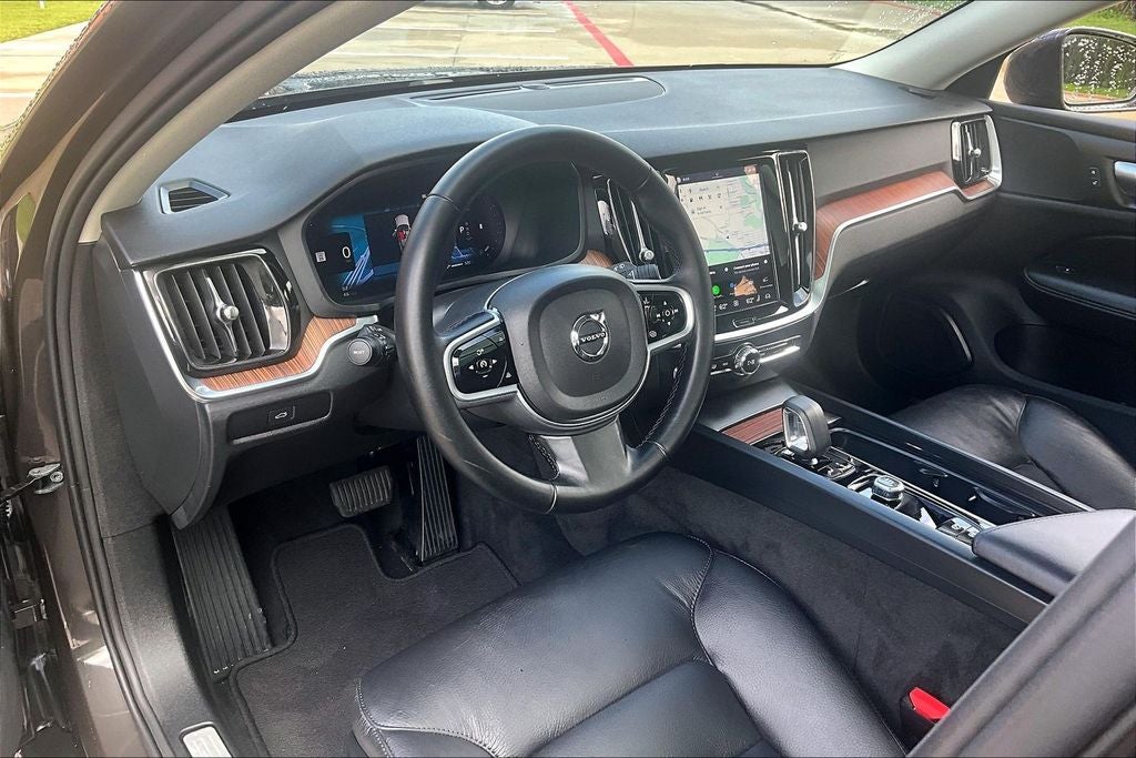 2025 Volvo V60 Cross Country B5 Plus