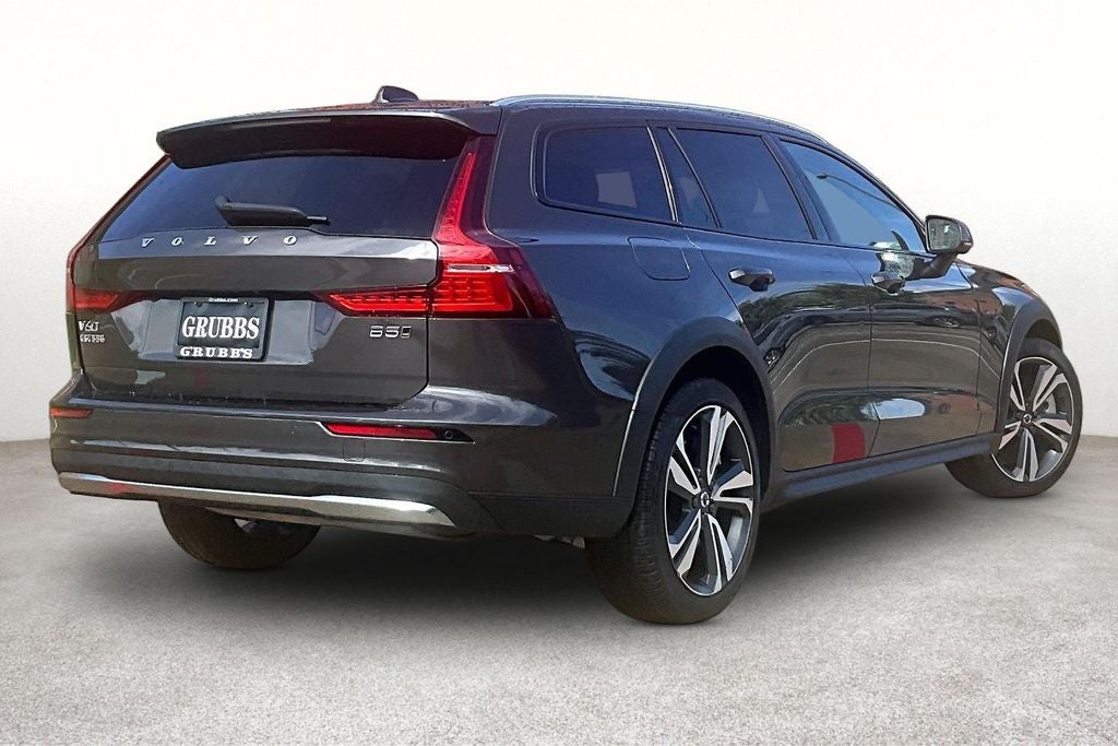 2025 Volvo V60 Cross Country B5 Plus