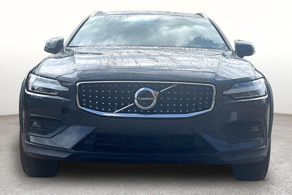 2025 Volvo V60 Cross Country B5 Plus