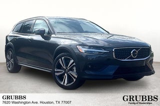2025 Volvo V60 Cross Country B5 Plus