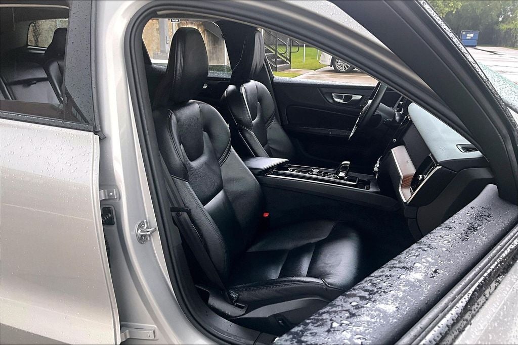2025 Volvo V60 Cross Country B5 Plus