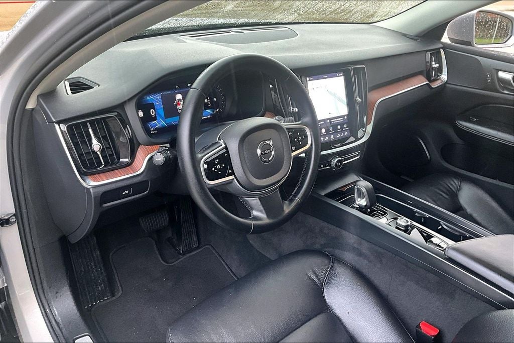 2025 Volvo V60 Cross Country B5 Plus