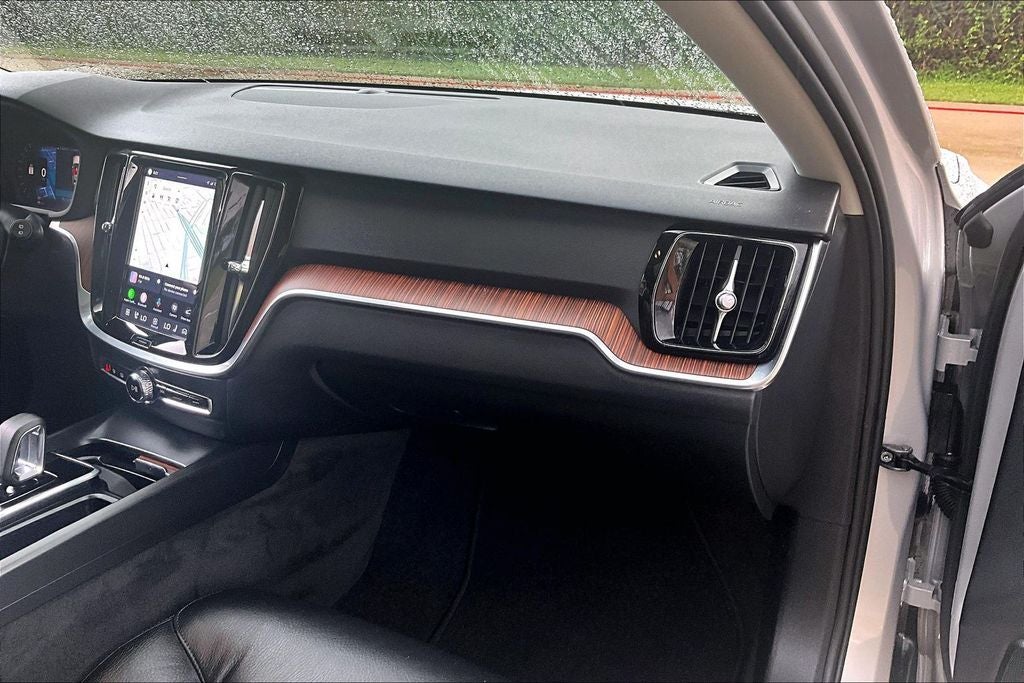 2025 Volvo V60 Cross Country B5 Plus