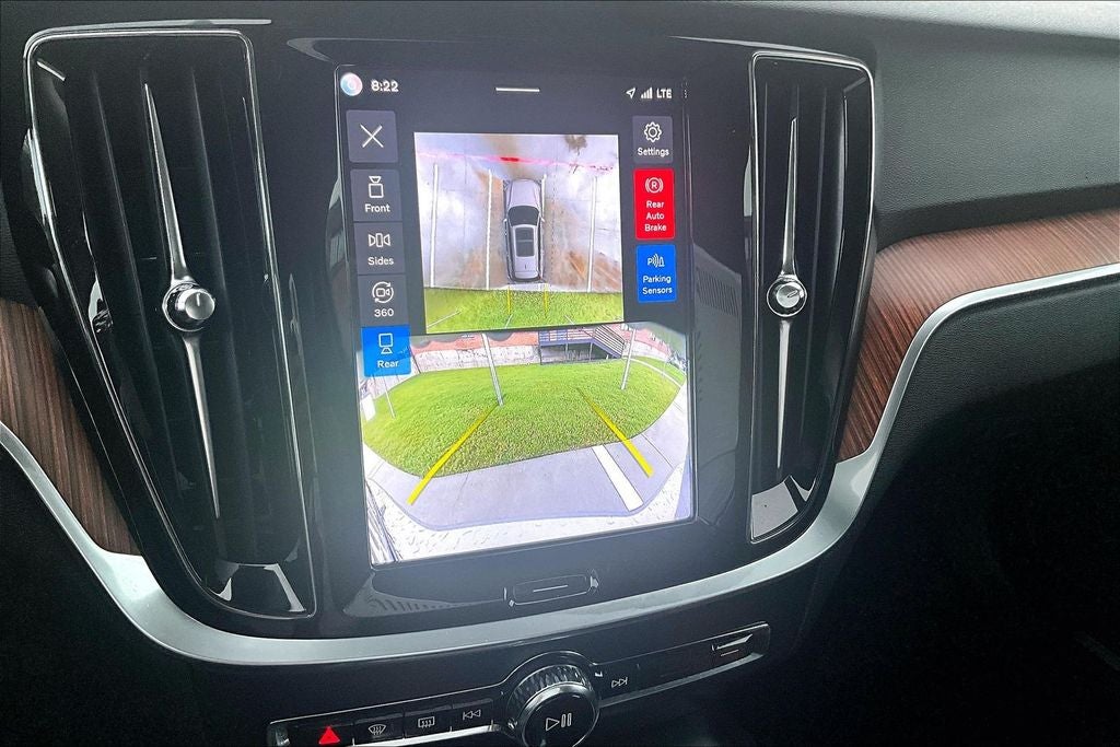 2025 Volvo V60 Cross Country B5 Plus