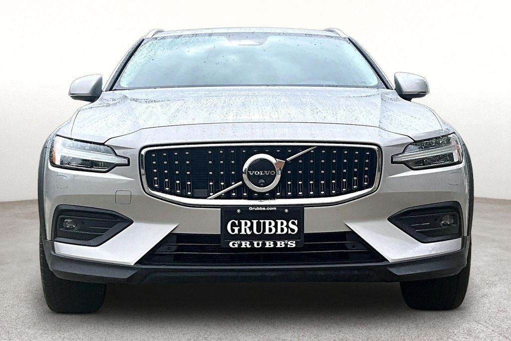 2025 Volvo V60 Cross Country B5 Plus