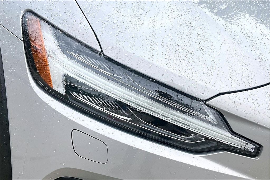 2025 Volvo V60 Cross Country B5 Plus