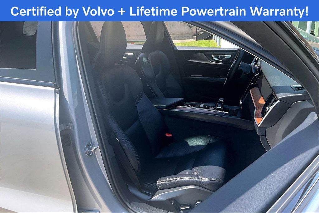 2025 Volvo V60 Cross Country B5 Plus