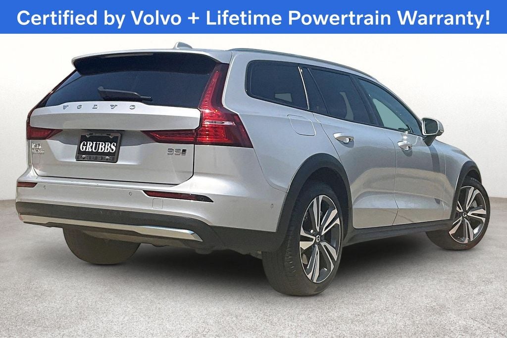 2025 Volvo V60 Cross Country B5 Plus