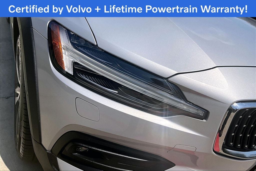 2025 Volvo V60 Cross Country B5 Plus