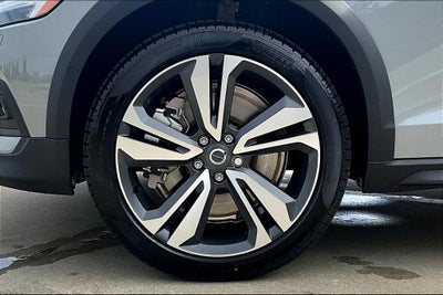 2026 Volvo V60 Cross Country B5 Plus