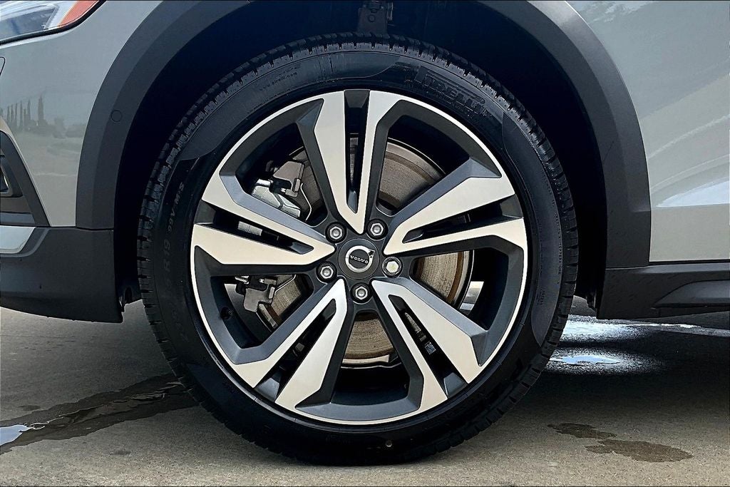 2026 Volvo V60 Cross Country B5 Plus