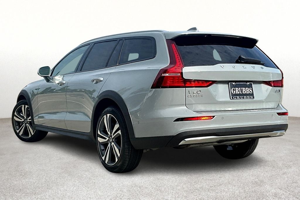 2026 Volvo V60 Cross Country B5 Plus