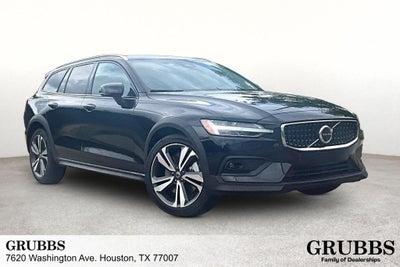 2025 Volvo V60 Cross Country B5 Plus