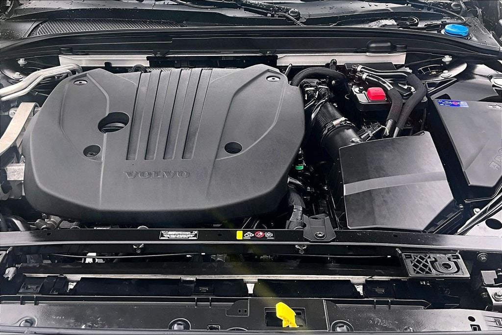 2025 Volvo V60 Cross Country B5 Plus