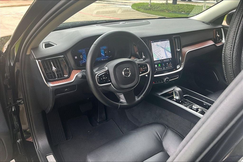 2025 Volvo V60 Cross Country B5 Plus