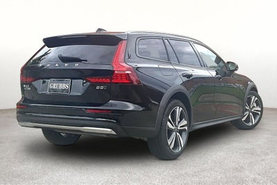 2025 Volvo V60 Cross Country B5 Plus