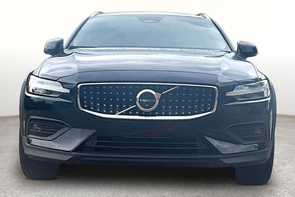 2025 Volvo V60 Cross Country B5 Plus