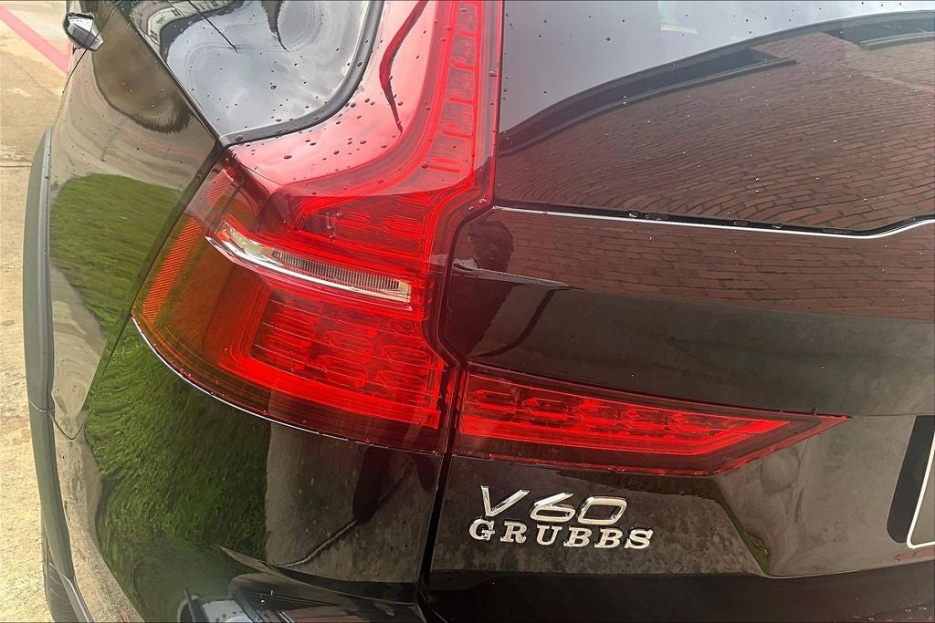 2025 Volvo V60 Cross Country B5 Plus