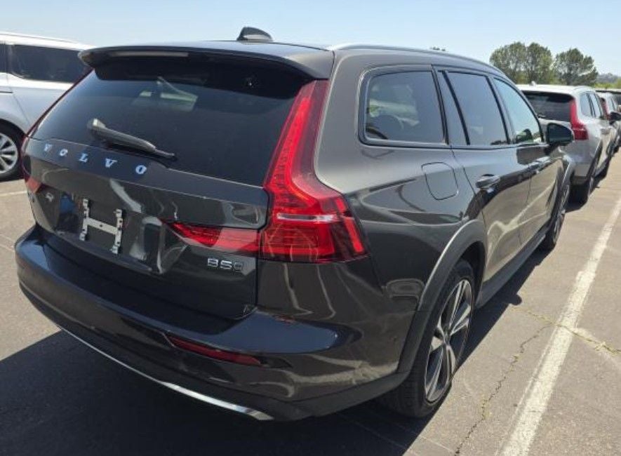 2025 Volvo V60 Cross Country B5 Plus