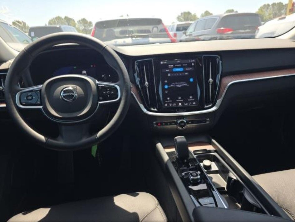 2025 Volvo V60 Cross Country B5 Plus