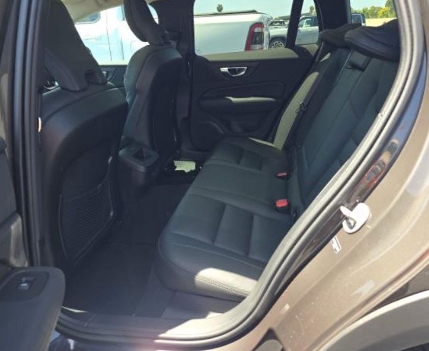 2025 Volvo V60 Cross Country B5 Plus