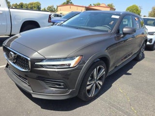 2025 Volvo V60 Cross Country B5 Plus