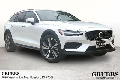 2025 Volvo V60 Cross Country B5 Plus