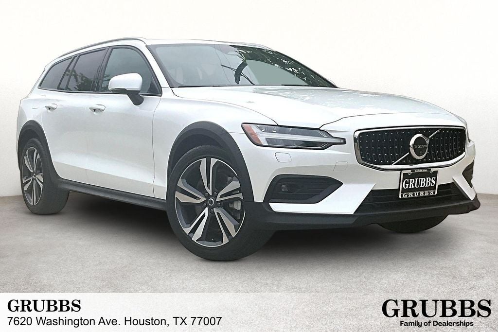 2025 Volvo V60 Cross Country B5 Plus