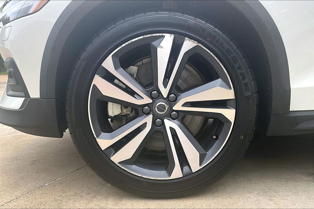 2025 Volvo V60 Cross Country B5 Plus