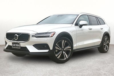2025 Volvo V60 Cross Country B5 Plus