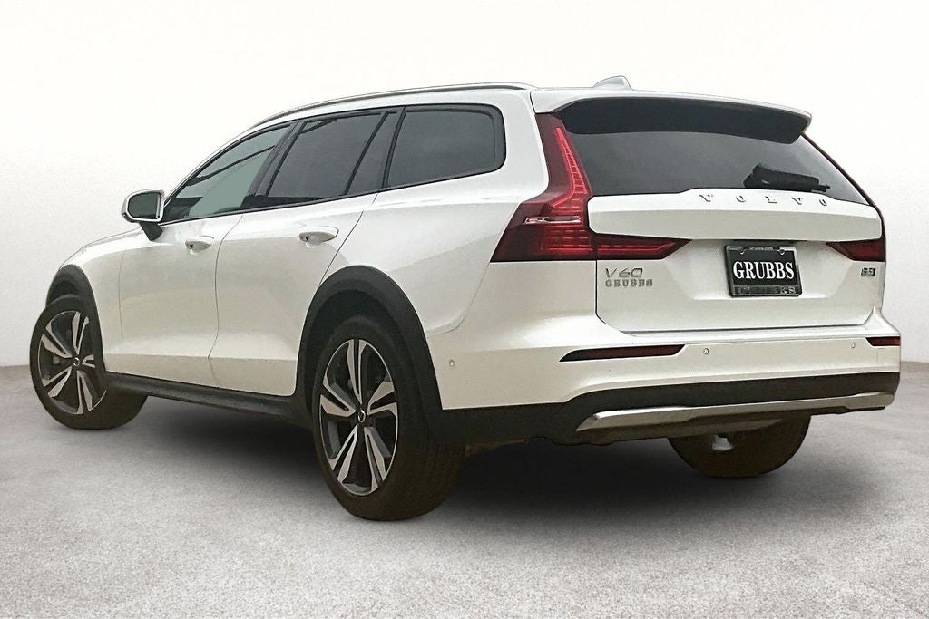 2025 Volvo V60 Cross Country B5 Plus