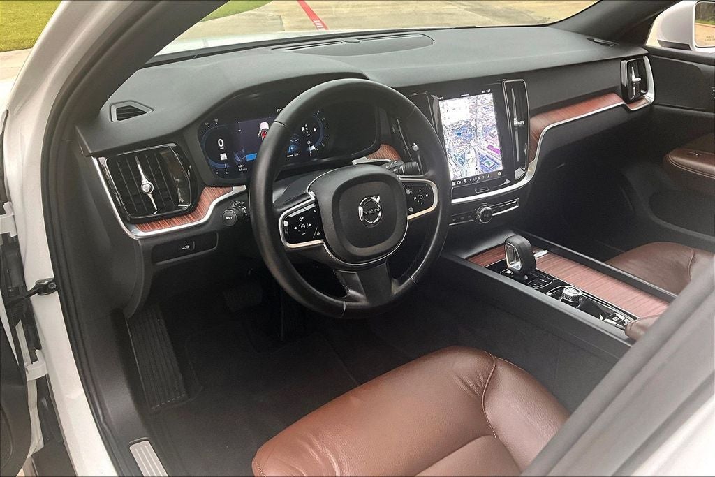 2025 Volvo V60 Cross Country B5 Plus