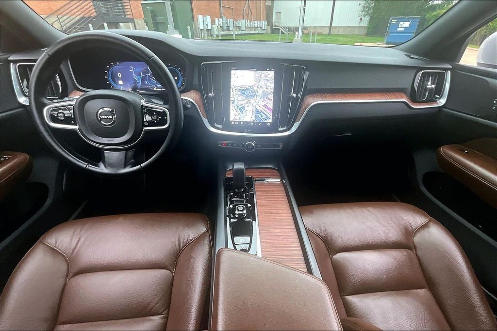 2025 Volvo V60 Cross Country B5 Plus